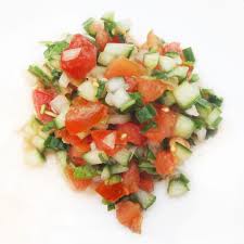 Salade tomate-concombre et petit oignon blanc